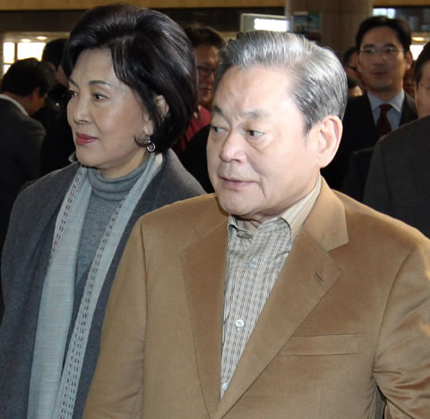 mcc董事长夫人_第五人格红夫人图片(2)